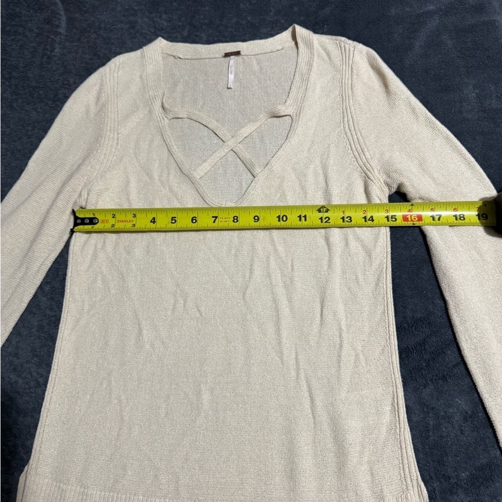 FREE PEOPLE Criss Cross Tunic Knit Sweater V Neck Tan Beige Small - Picture 12 of 13